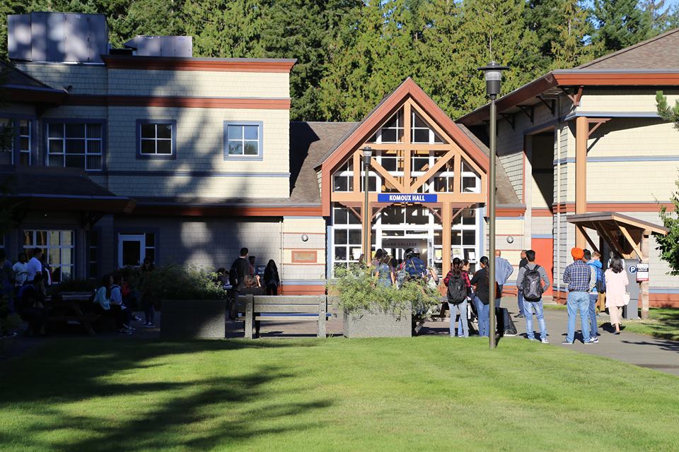 North Island College Ngôi trường đẹp tuyệt vời giữa đảo Vancouver đẹp nhất Bắc Mỹ